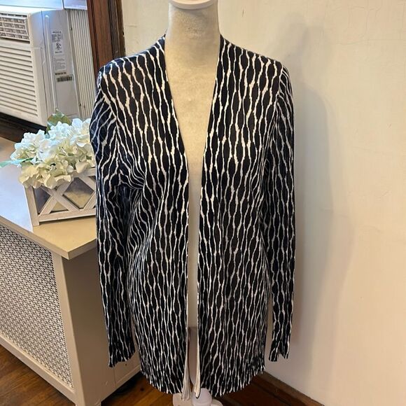 LOFT Sweaters - Loft blue white patterned long sleeve open cardigan Size M New